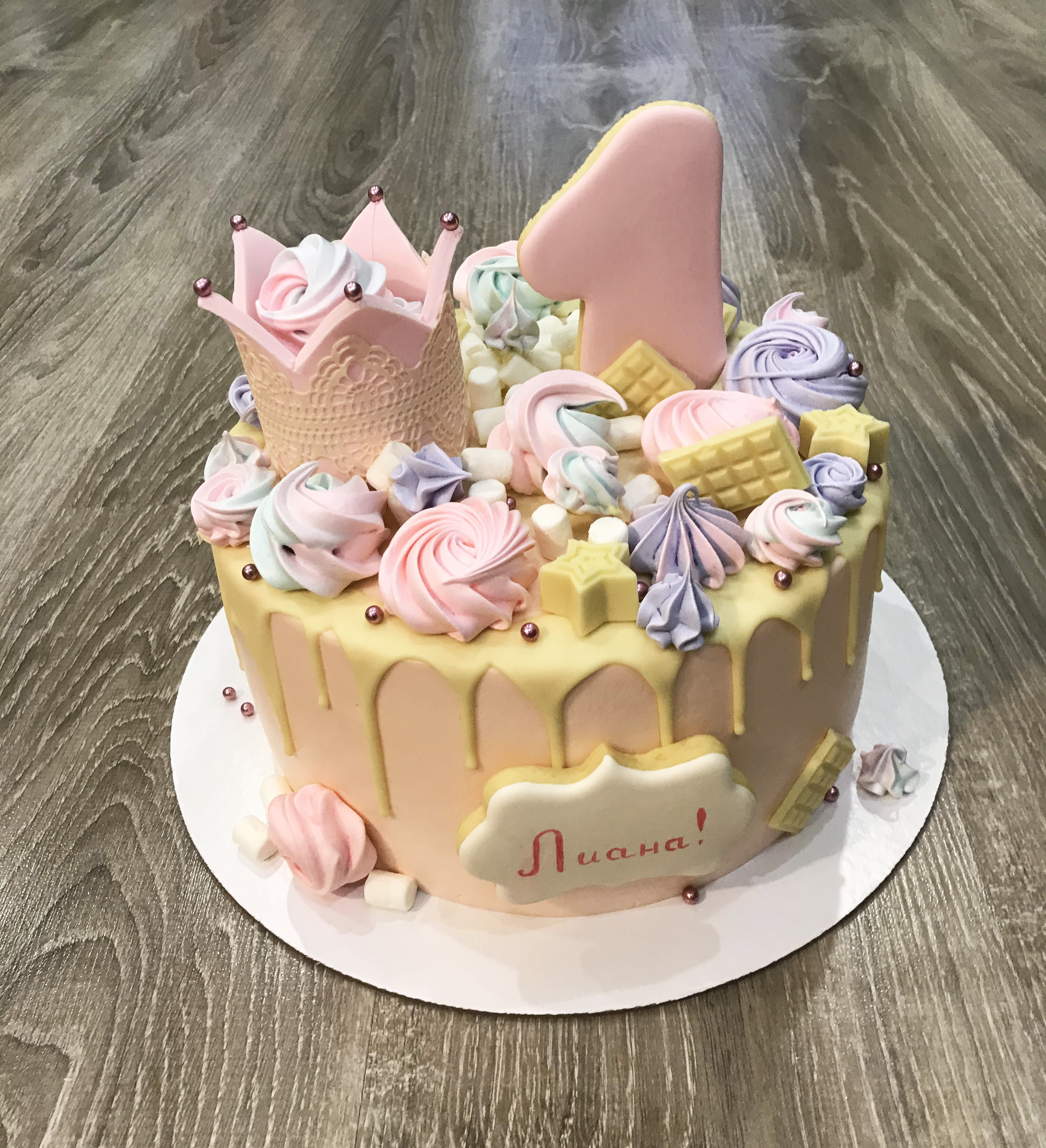 Торт для девочки на годик на заказ от CakeMosCake
