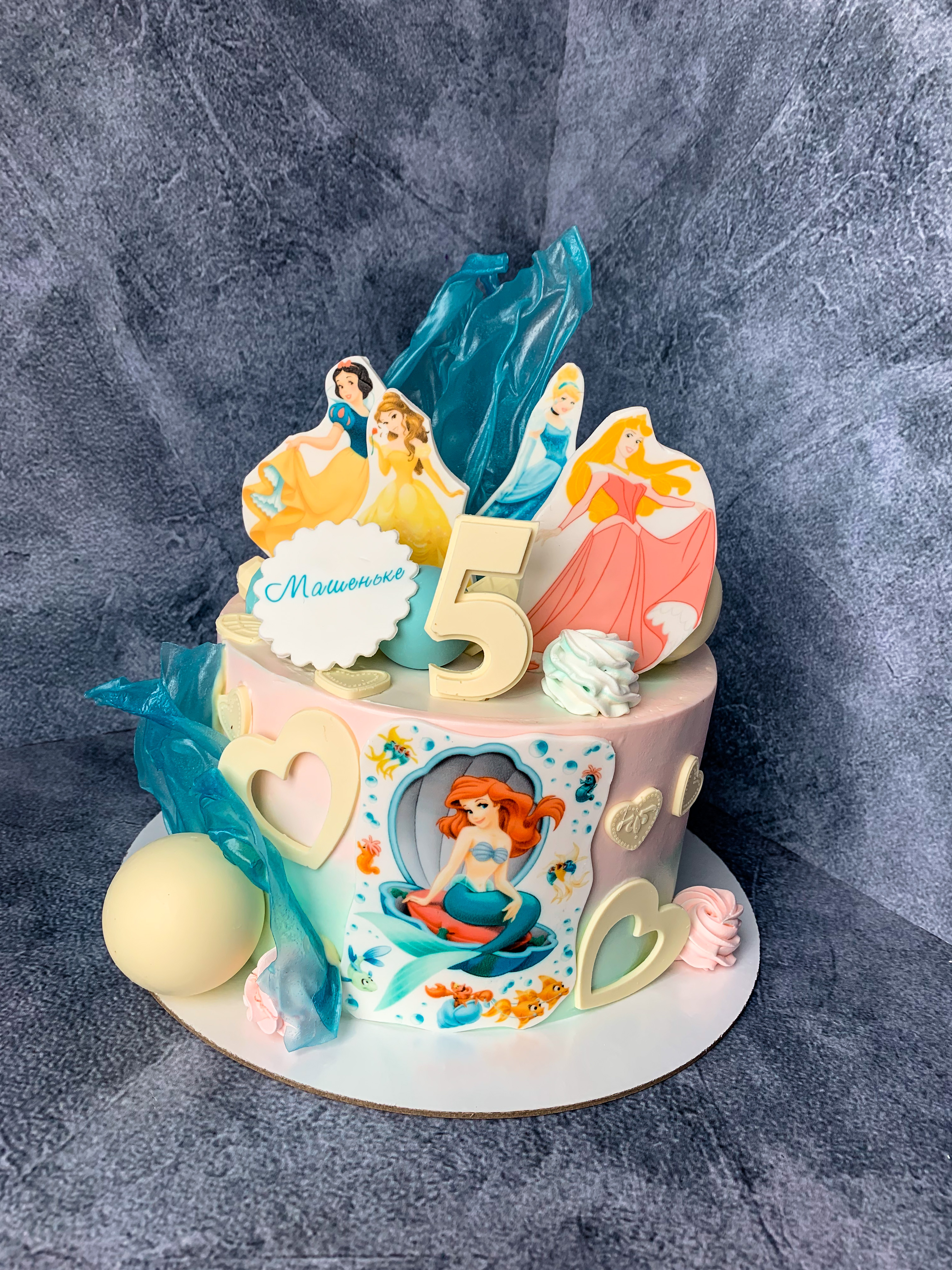 Торт с принцессами на заказ от CakeMosCake