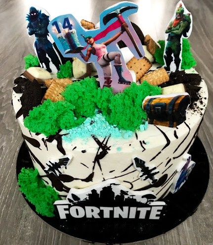 Торт по мотивам игры Fortnite на заказ от CakeMosCake