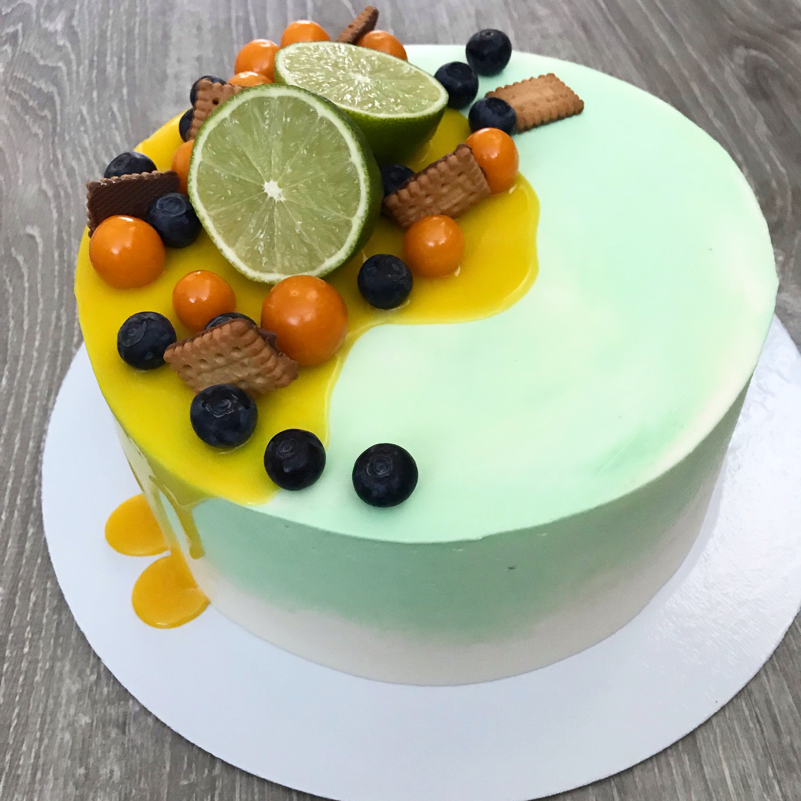 Ягодный торт с яркими подтеками на заказ от CakeMosCake